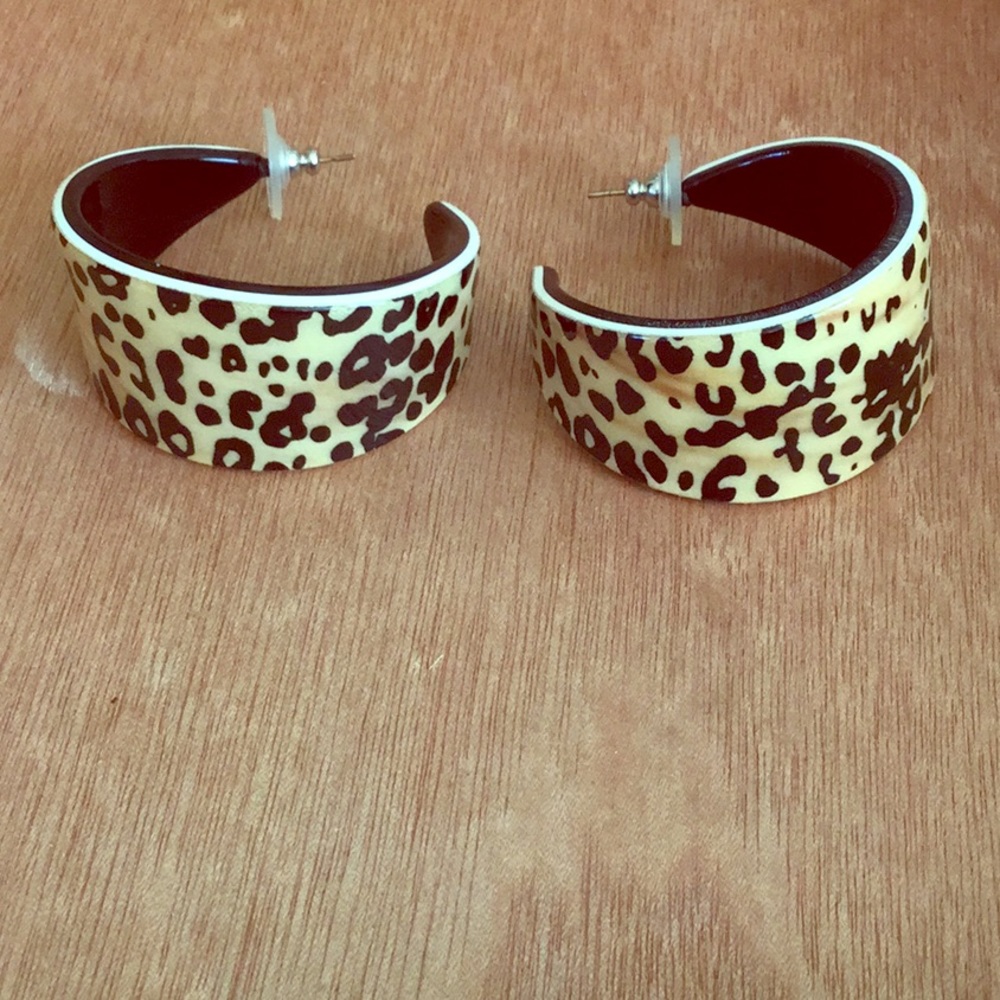 Vintage Avon Leopard Hoop Earrings